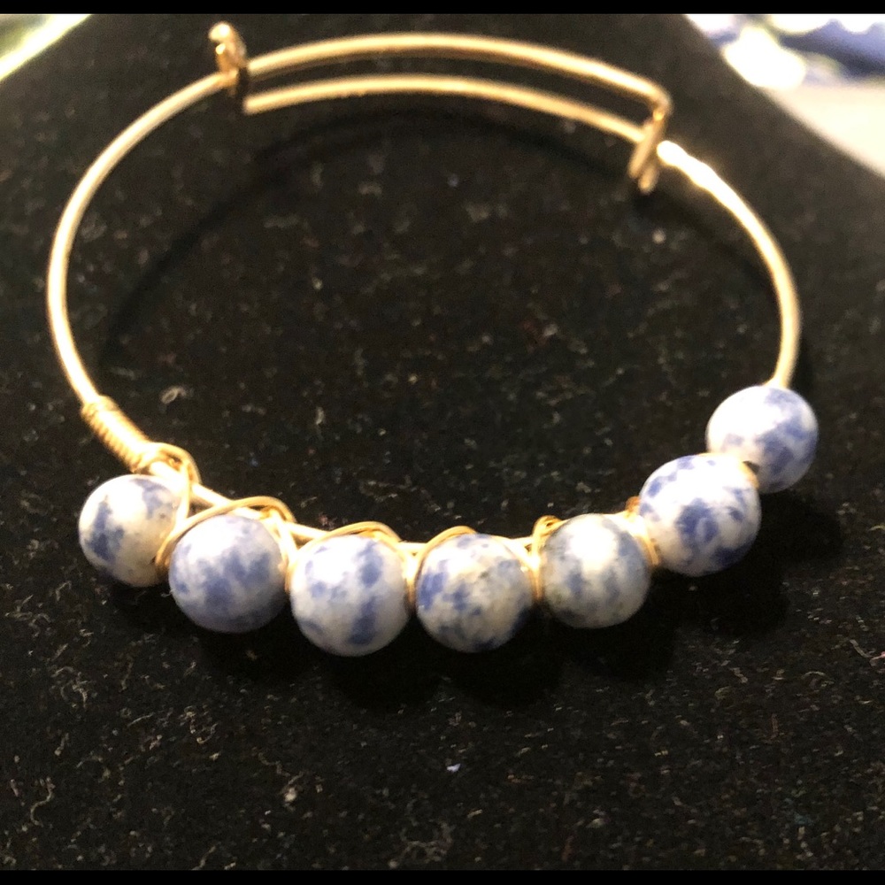 Blue stone wire bangle bracelet. EUC.